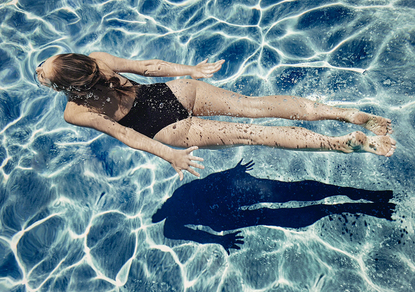 Model Dana Mason Underwater